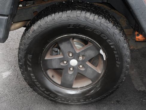 Used 2012 Jeep Wrangler Unlimited Sport image 35