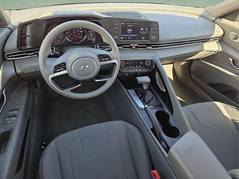 Used 2022 Hyundai Elantra SEL image 10