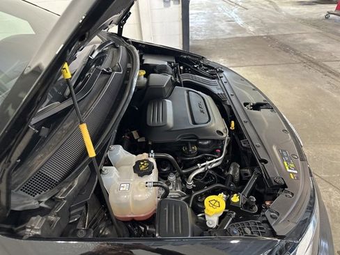 Used 2025 Chrysler Pacifica Select image 41