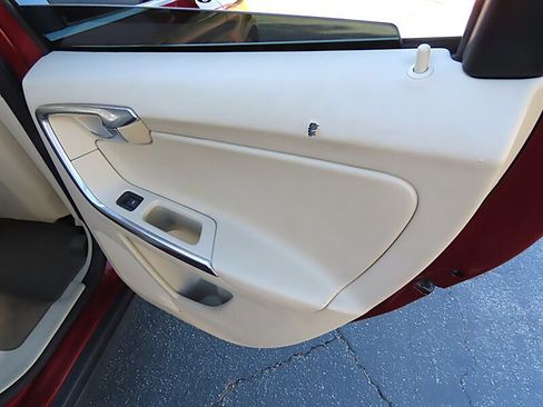 Used 2013 Volvo XC60 T6 image 32