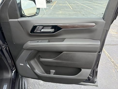New 2026 Chevrolet Suburban LT image 30