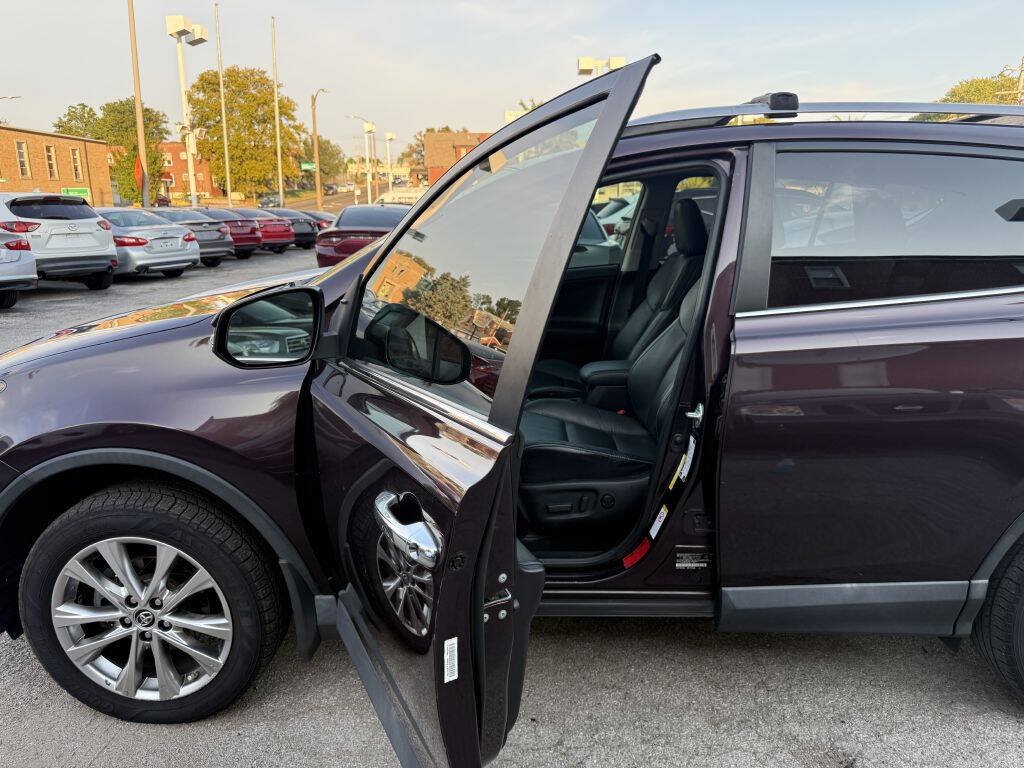 Used 2018 Toyota RAV4 Limited w/ Advanced Technology Package FWD image 11