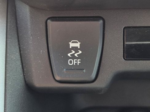Used 2024 Toyota RAV4 LE FWD image 30