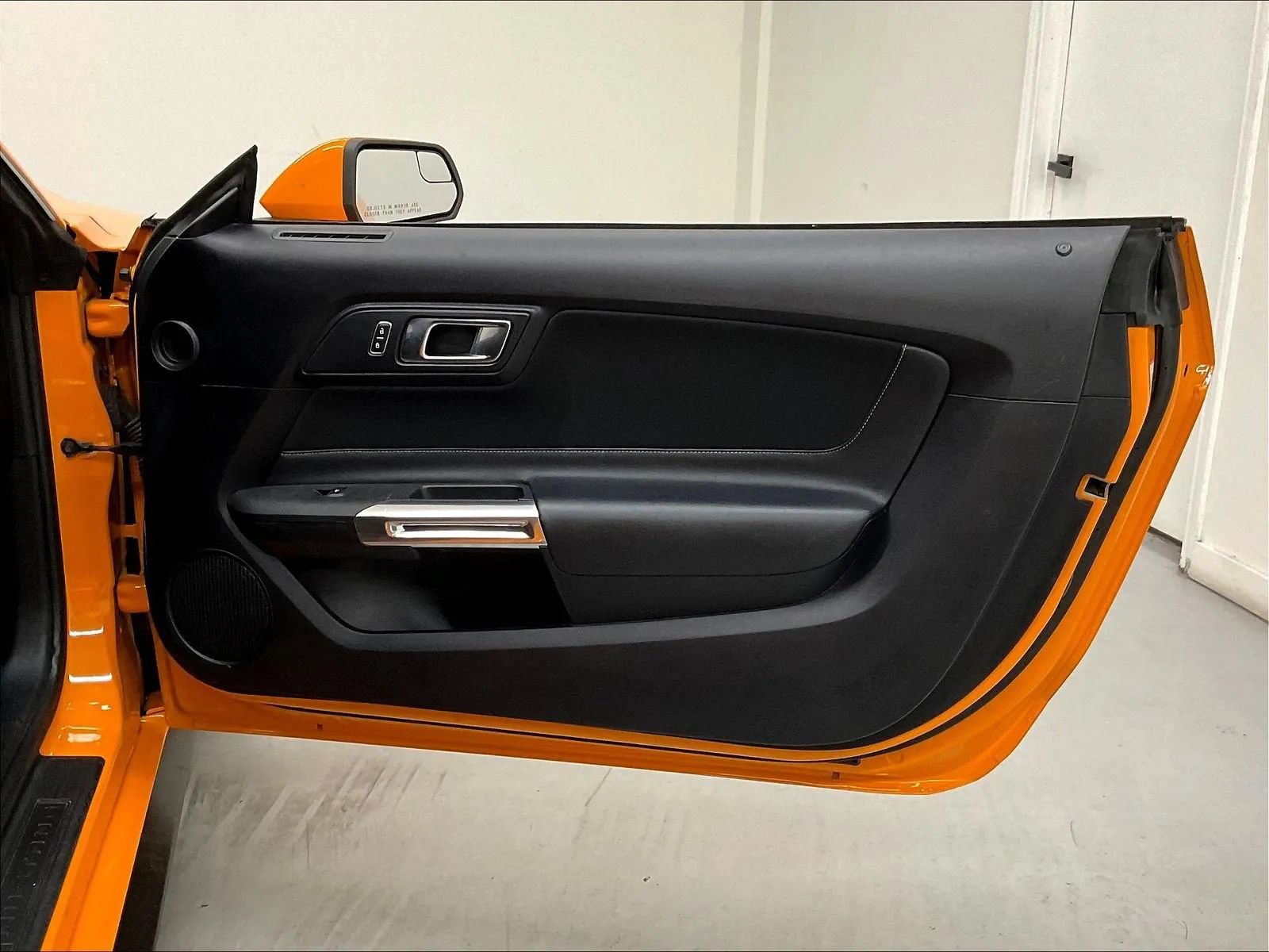 Used 2018 Ford Mustang Coupe RWD image 17