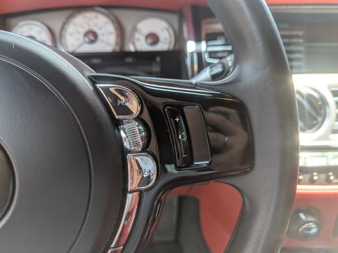 Used 2018 Rolls-Royce Dawn RWD image 19