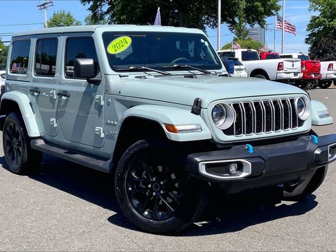 Certified 2024 Jeep Wrangler Unlimited Sahara w/ Dual Top Group AWD/4WD image 2