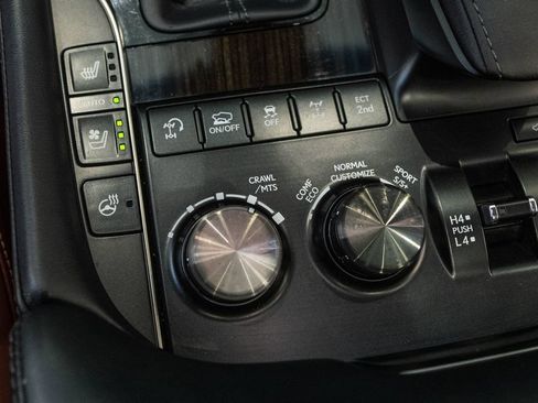 Used 2017 Lexus LX 570 4WD w/ Luxury Package image 27