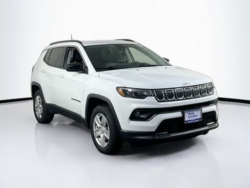 Used 2022 Jeep Compass Latitude w/ Convenience Group AWD/4WD image 3
