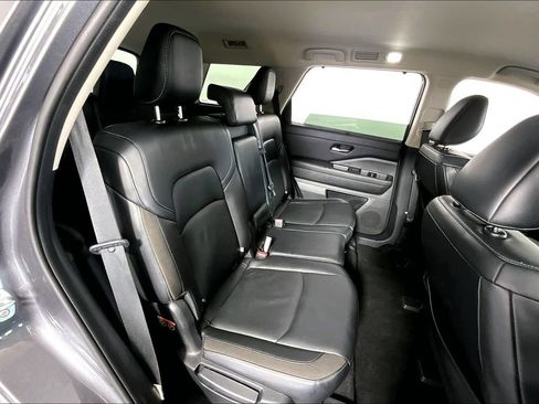Used 2022 Nissan Pathfinder SL AWD/4WD image 27