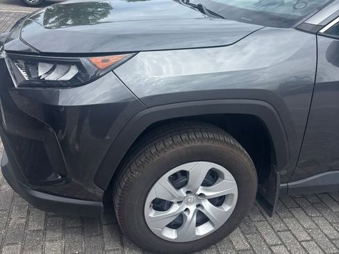 Used 2021 Toyota RAV4 LE FWD image 5