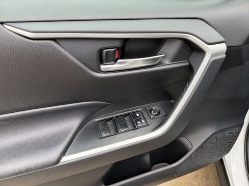 Used 2020 Toyota RAV4 XLE w/ Convenience Package AWD/4WD image 15