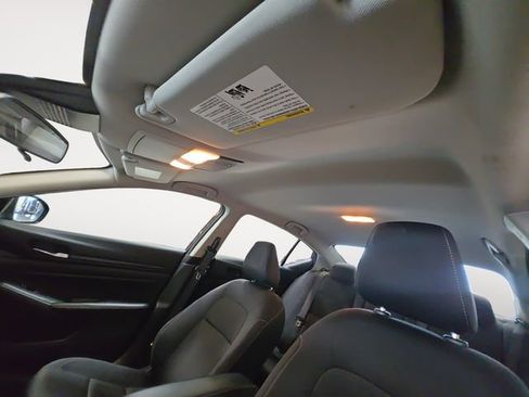 Used 2025 Nissan Altima 2.5 SV FWD image 12