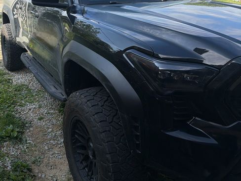 Used 2025 Toyota Tacoma TRD Off-Road AWD/4WD image 2