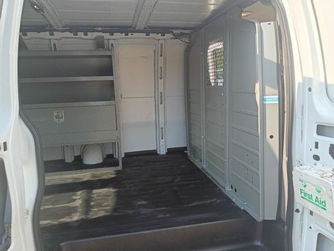 Used 2017 Chevrolet Express 2500 Extended RWD image 18
