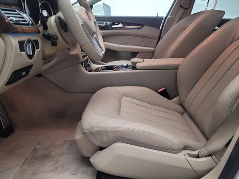 Used 2014 Mercedes-Benz CLS 550 w/ Premium 1 Package image 17