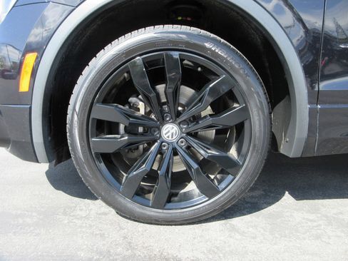 Used 2020 Volkswagen Tiguan SE R-Line AWD/4WD image 52