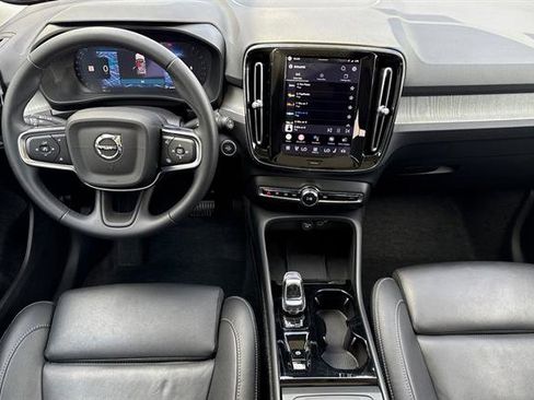 Certified 2025 Volvo XC40 B5 Plus AWD/4WD image 14