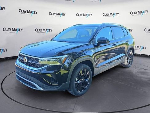 Used 2023 Volkswagen Taos SE AWD/4WD image 1