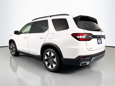 New 2026 Honda Pilot Touring image 7