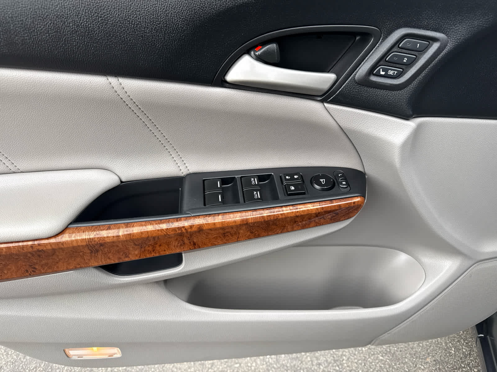 Used 2011 Honda Accord EX-L image 10
