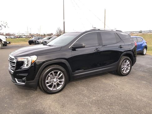 Used 2024 GMC Terrain SLT image 3