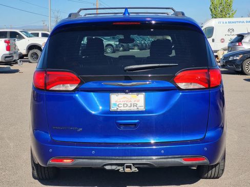 Used 2020 Chrysler Pacifica Touring-L Plus image 6