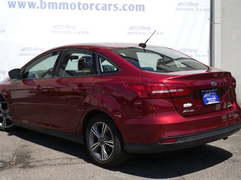 Used 2017 Ford Focus SE FWD image 4
