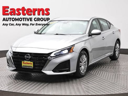 Used 2023 Nissan Altima 2.5 S FWD image 1
