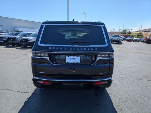 Used 2023 Jeep Grand Wagoneer Series II AWD/4WD image 5