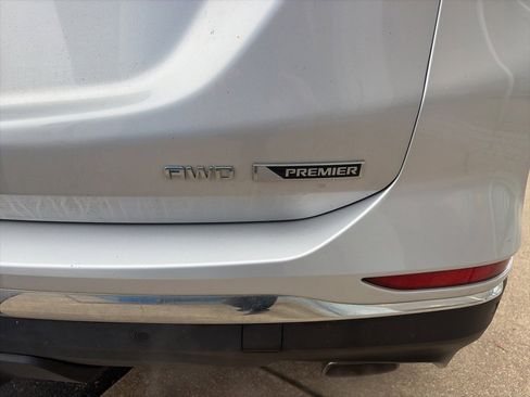 Used 2018 Chevrolet Equinox Premier image 8