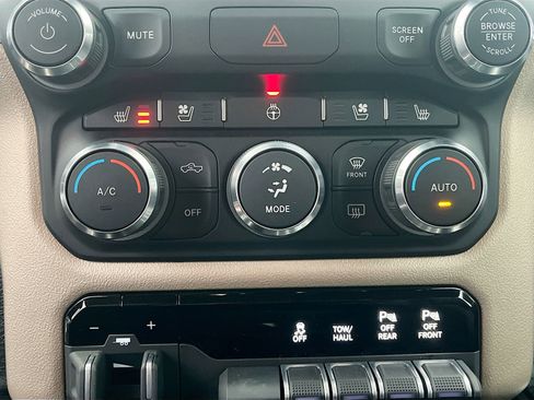 Used 2022 RAM 1500 Laramie AWD/4WD image 15