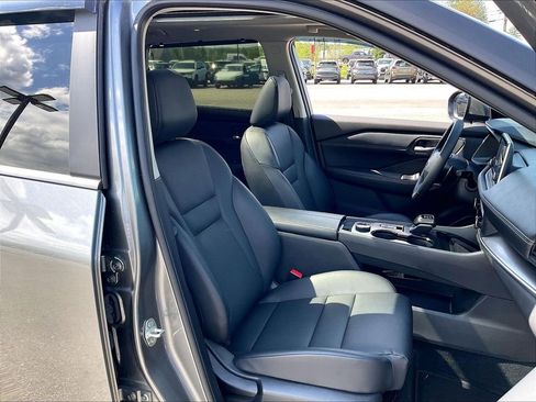 Used 2025 Nissan Rogue SV w/ SV Premium Package AWD/4WD image 10