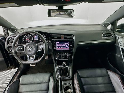 Used 2019 Volkswagen GTI SE image 3