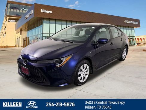Used 2022 Toyota Corolla LE image 3