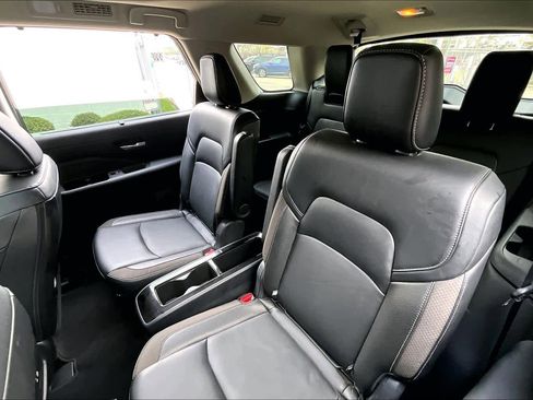 Used 2024 Nissan Pathfinder SL w/ SL Premium Package image 17