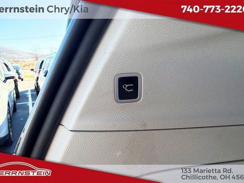 Used 2018 Chrysler Pacifica Limited w/ Tire & Wheel Group image 25