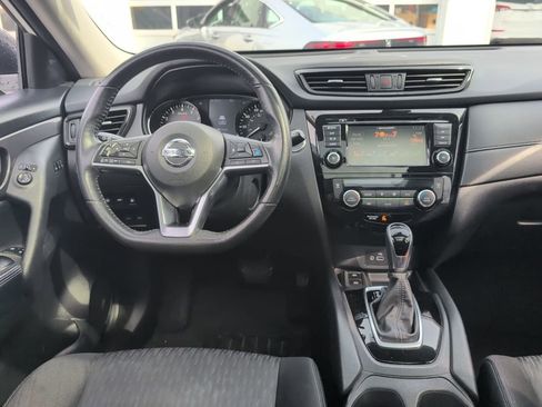 Used 2019 Nissan Rogue SV w/ Sun & Sound Touring Package image 11