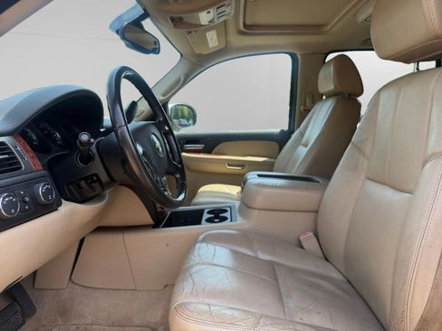 Used 2007 Chevrolet Suburban LTZ w/ LTZ Preferred Equipment Group AWD/4WD image 10