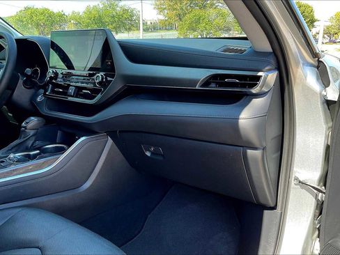 Used 2021 Toyota Highlander Limited image 23
