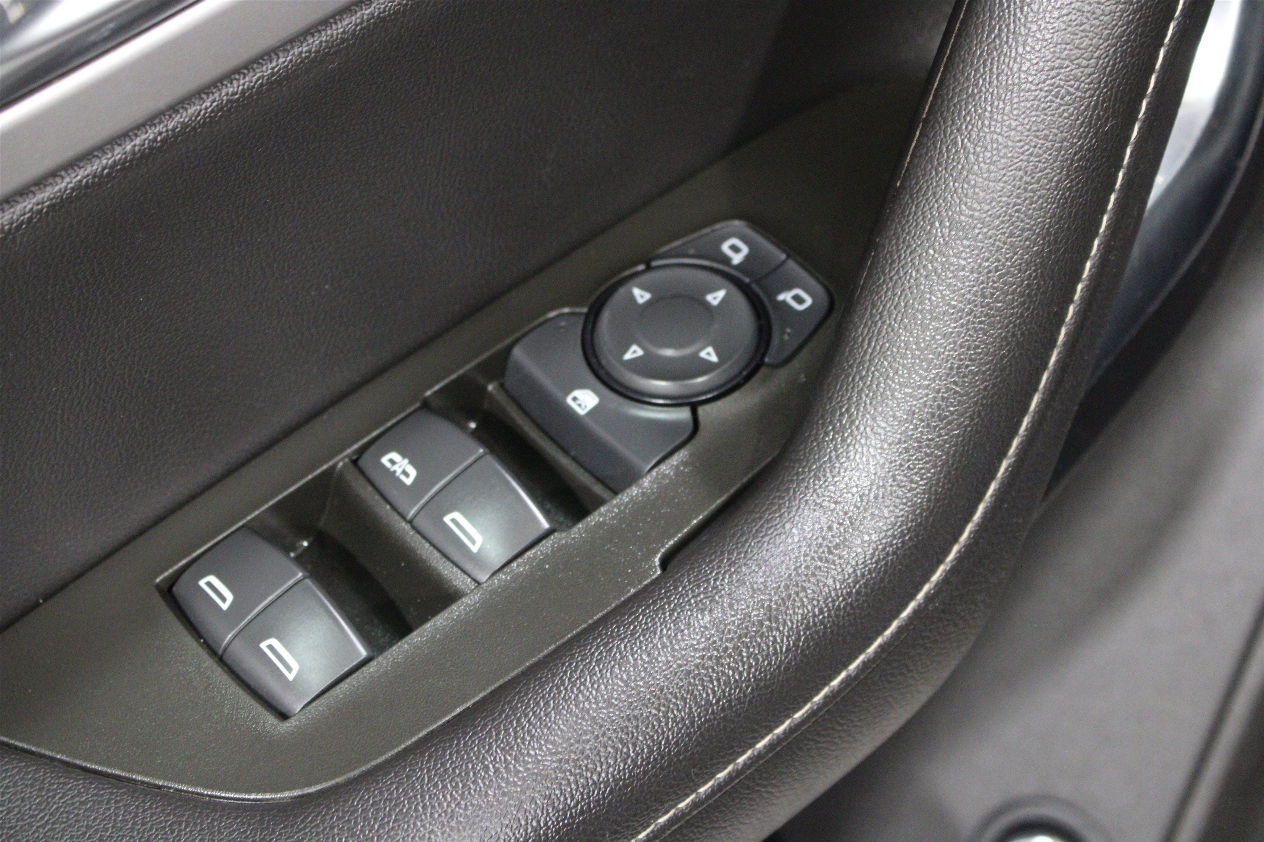 Used 2023 Chevrolet Blazer LT w/ Sound & Technology Package FWD image 7