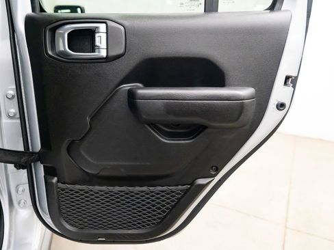 Used 2024 Jeep Wrangler Unlimited image 30