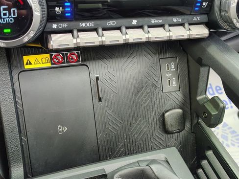 Used 2025 Toyota 4Runner Limited w/ Tow Technology Package AWD/4WD image 38