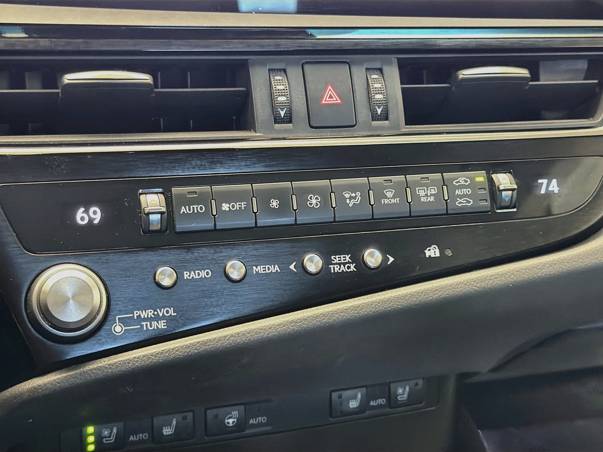 Used 2024 Lexus ES 300h w/ Premium Package FWD image 10