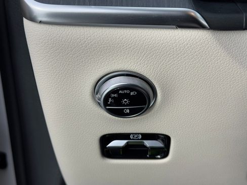 Used 2025 Mercedes-Benz GLC 300 4MATIC image 20