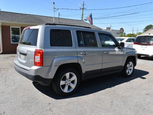 Used 2016 Jeep Patriot Latitude image 2