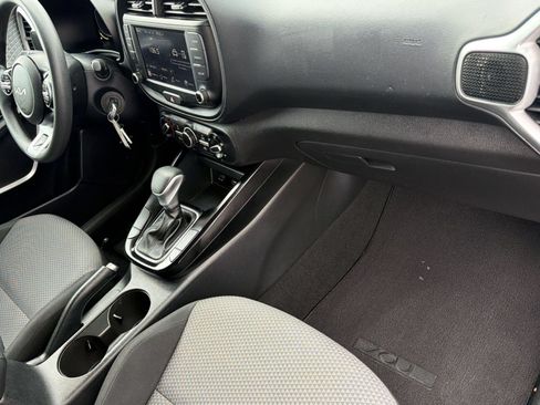 Used 2025 Kia Soul LX w/ LX Technology Package FWD image 35