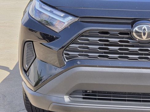 Used 2025 Toyota RAV4 XLE FWD image 5