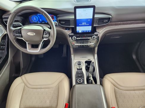 Certified 2022 Ford Explorer Platinum w/ Equipment Group 601A image 16