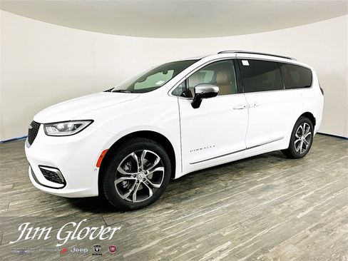 New 2026 Chrysler Pacifica Pinnacle w/ Trailer Tow Group image 4