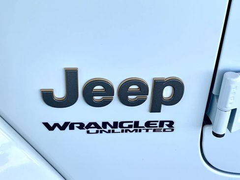 Used 2021 Jeep Wrangler Unlimited Rubicon w/ Trailer Tow Package AWD/4WD image 12